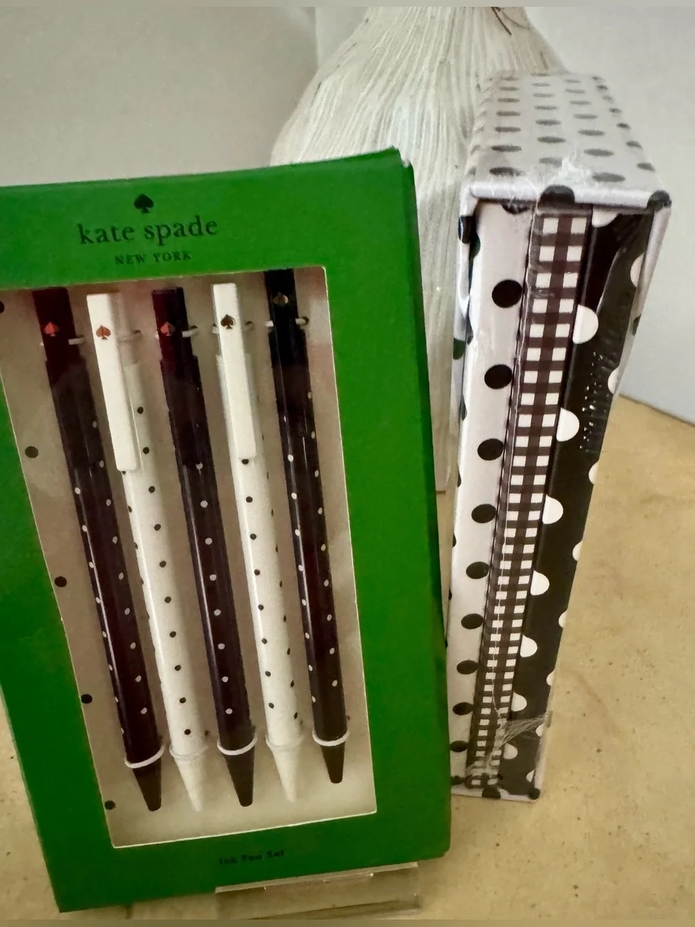 Kate Spade Polka Dot Pen Set (4 pens)& Fringe Polka Dot Journals(set of 3) NEW